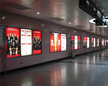 動感燈箱：地鐵廣告一般是如何定價的？